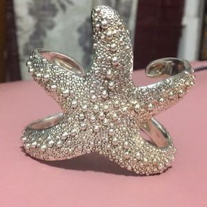 Unique starfish cuff bracelet 😍 Make an offer 😀